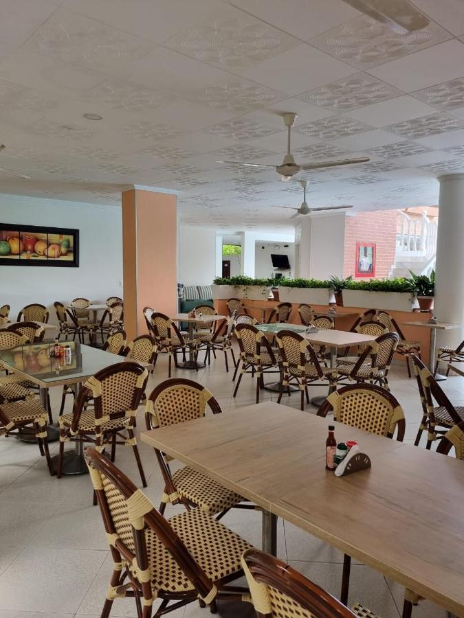 Zahira Hotel Мелгар Екстериор снимка