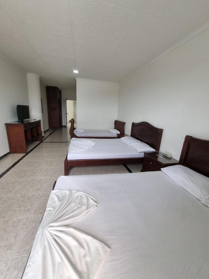 Zahira Hotel Мелгар Екстериор снимка