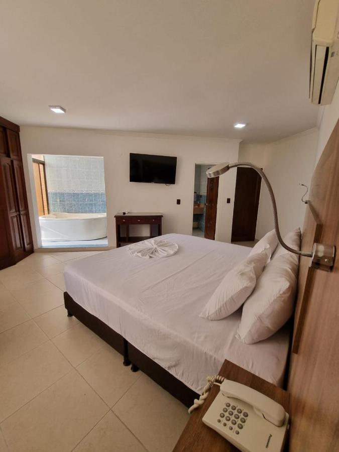 Zahira Hotel Мелгар Екстериор снимка