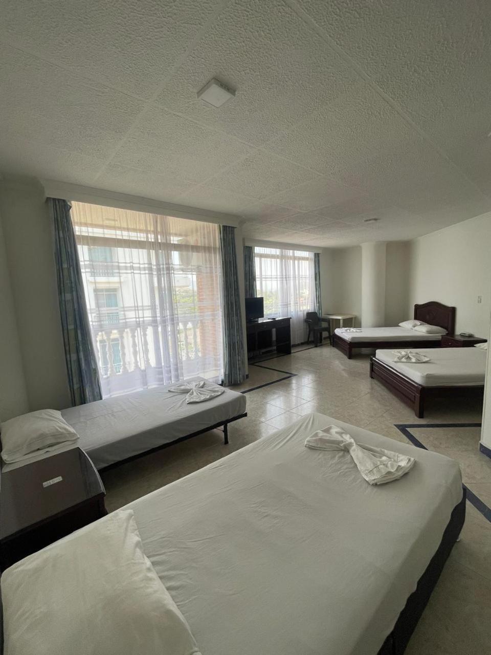 Zahira Hotel Мелгар Екстериор снимка